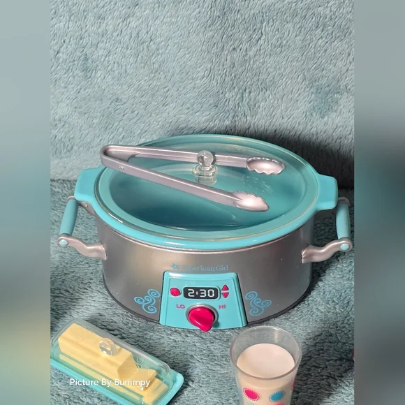 American Girl Slow Cooker Dinner Set. It was part of the "Truly Me" product line - Picture 7 of 7